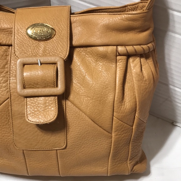 Avorio buttery smooth soft leather crossbody/shoulder bag. Made in Italy. - Picture 3 of 11